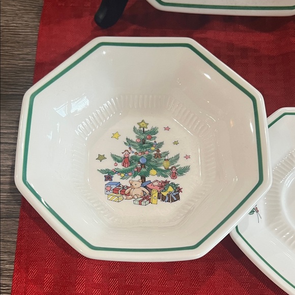 Christmastime 4 Place Setting by NIKKO Japan - Picture 5 of 15